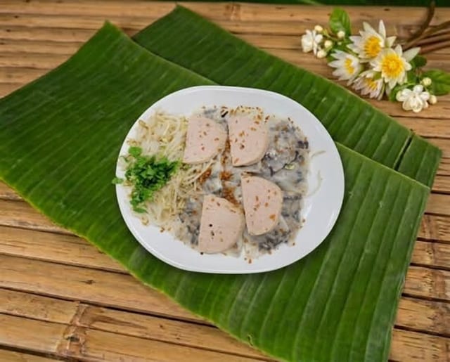 Steamed Rice Paper with Ground Pork & Pork Roll (Bánh Cuốn Thịt Chả Lụa).
