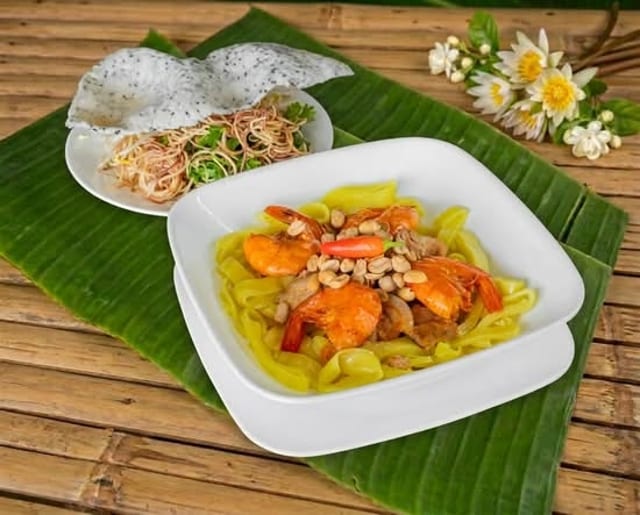 Quảng Style Noodle with Shrimp & Pork Belly (Mì Quảng).