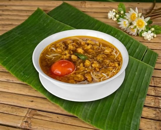 Rice Vermicelli with Escargot Snail Soup (Bún Ốc).
