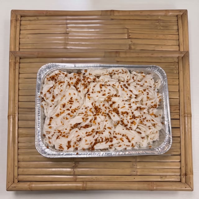 Steam Rice paper and Veggie (Bánh Cuốn Thanh Trì and rau sống).