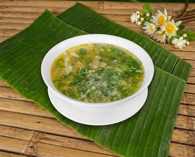 Shrimp and Crab Thick Noodle Soup (Bánh Canh Tôm Cua).