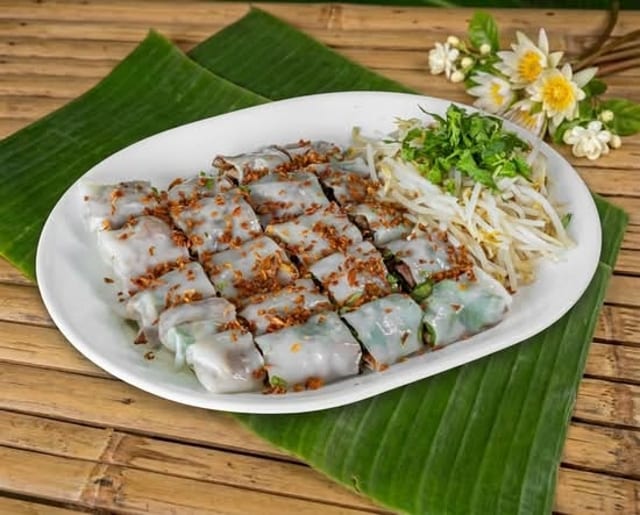 Steamed Rice Paper with BBQ Pork (Bánh Cuốn Thịt Nướng).