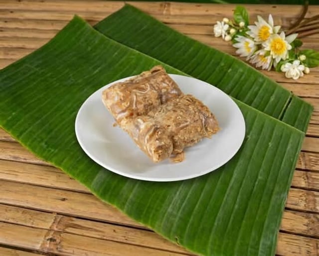 Tré Huế (Boiled Pork Ears Mixed with Roasted Rice Powder and Spices).