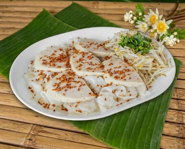 Steamed Rice Paper with Pork Roll (Bánh Cuốn Thanh Trì Chả Lụa).