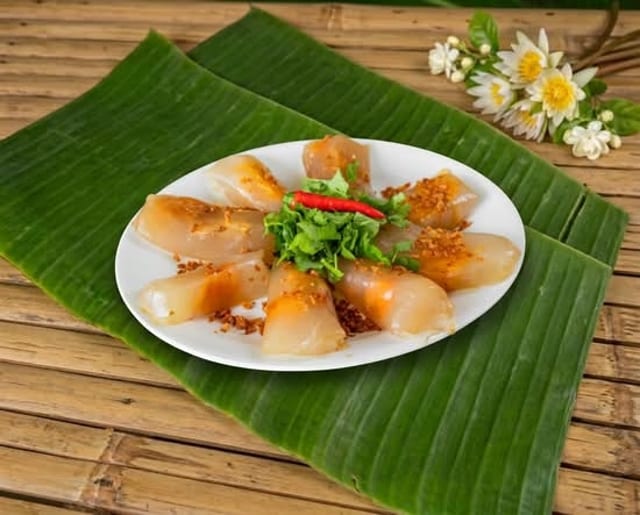 Steamed Tapioca Dumpling Filled with Pork Belly & Shrimp (Bánh Bột Lọc).