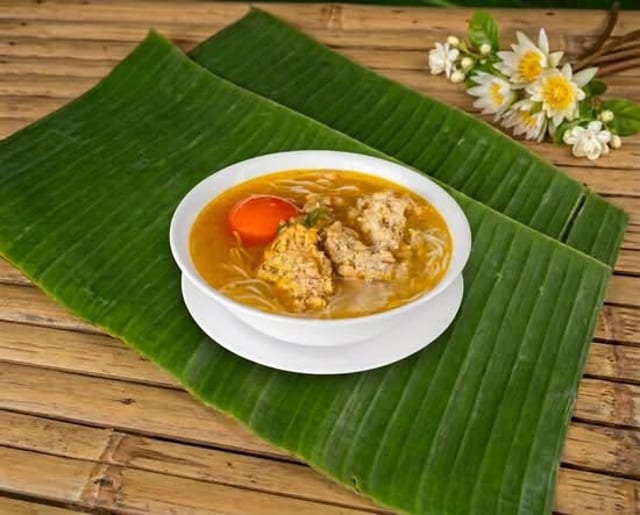 Rice Vermicelli with Shrimp & Crab Paste Soup (Bún Riêu).