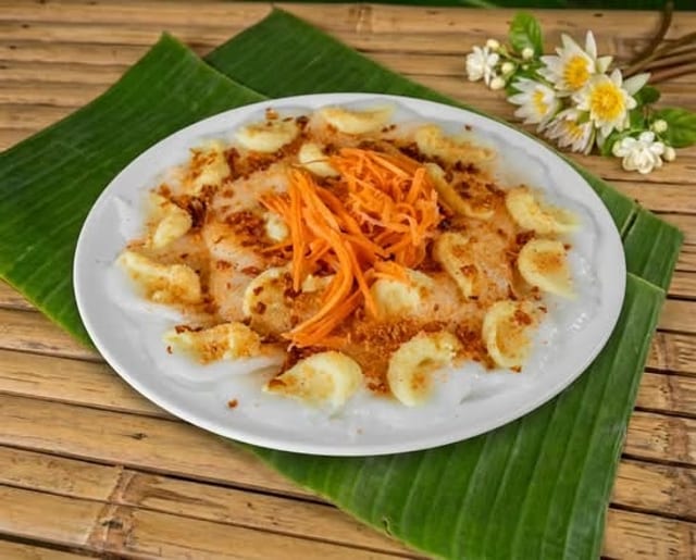 Steamed Rice Cake with Dried Minced Shrimp (Bánh Bèo Tôm Cháy).